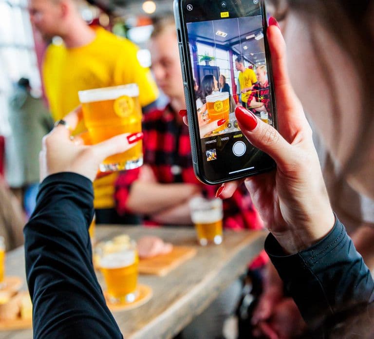 Amsterdam: Guided Craft Beer Tasting with cheese and snacks