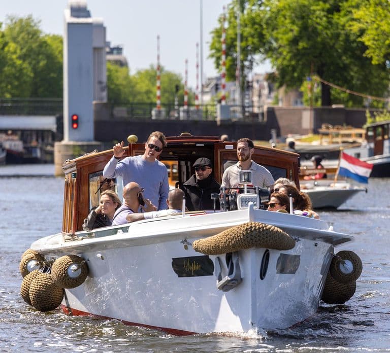 Amsterdã: Cruzeiro histórico de barco com open bar e petiscos