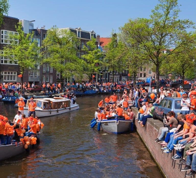Amsterdam: Festa in barca per il King's Day con bevande illimitate