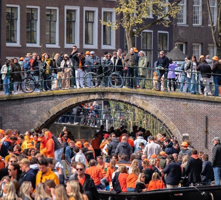 Amsterdam: Festa in barca per il King's Day con bevande illimitate