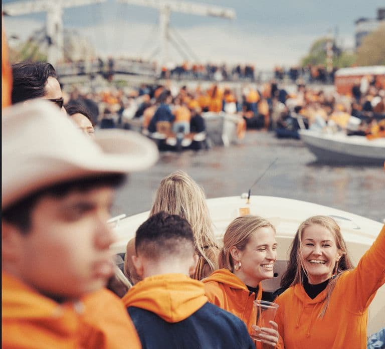 Amsterdam: Crociera di festa per il Giorno del Re con open bar e musica