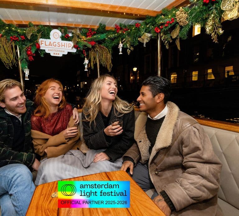 Amsterdam: Rejs na Amsterdam Light Festival w ogrzewanej łodzi + napoje i przekąski