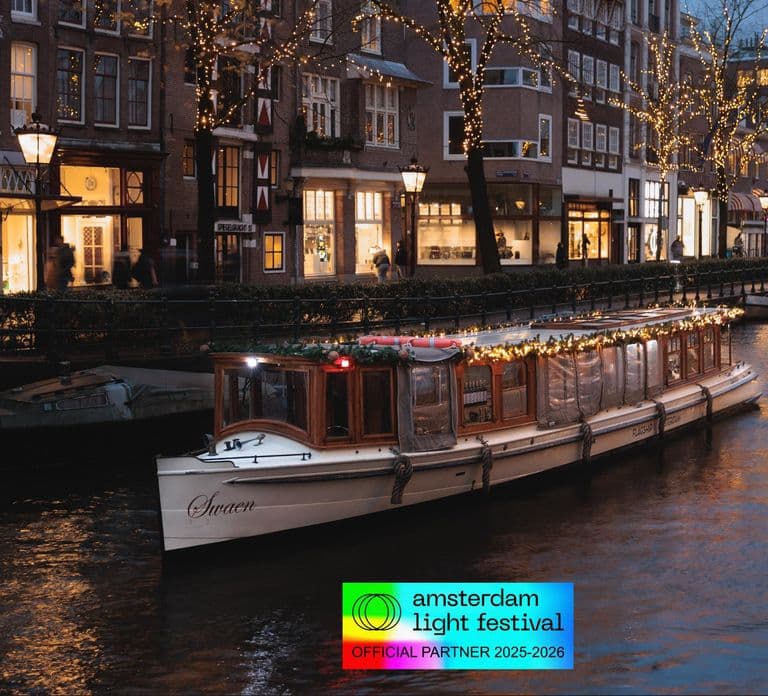 Amsterdam: Light Festival Luxury Heated Saloon Boat Cruise