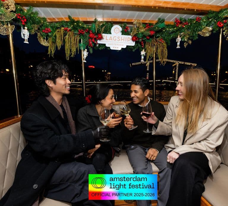 Amsterdam: Light Festival Luxury Heated Saloon Boat Cruise