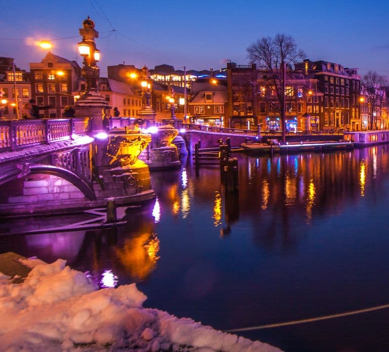 Amsterdam: Crociera di lusso all'Amsterdam Light Festival con bevande e stuzzichini