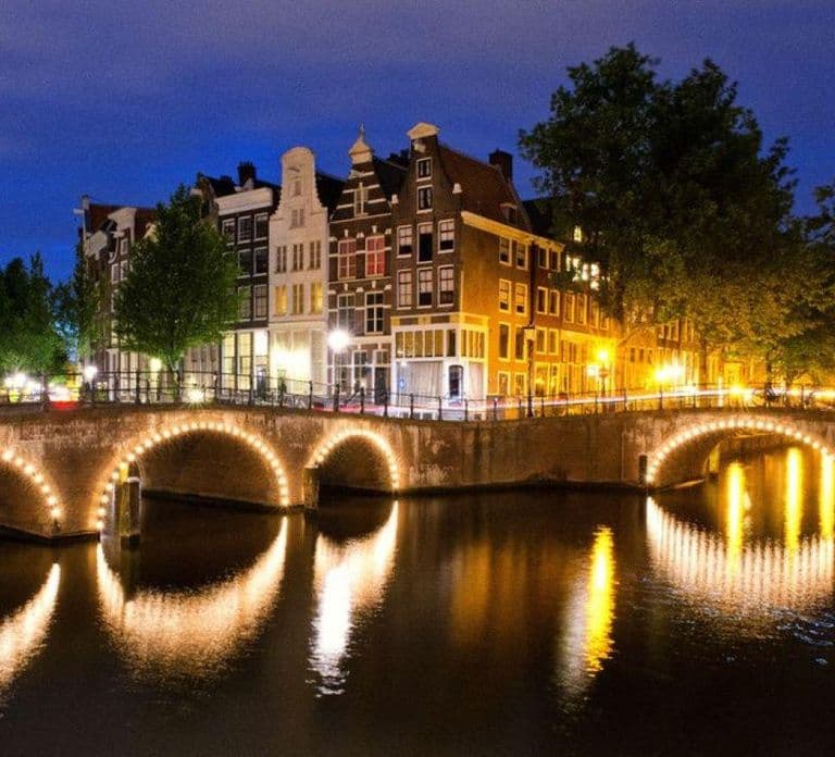 Amsterdam: Crociera di lusso all'Amsterdam Light Festival con bevande e stuzzichini