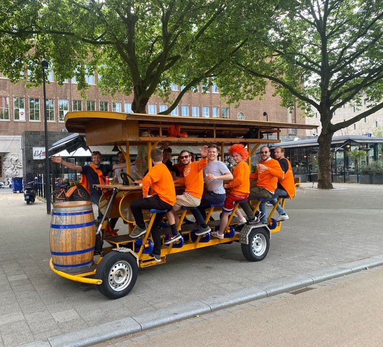 Amsterdam: MIXED - Beer & Bubbles Bike Tour