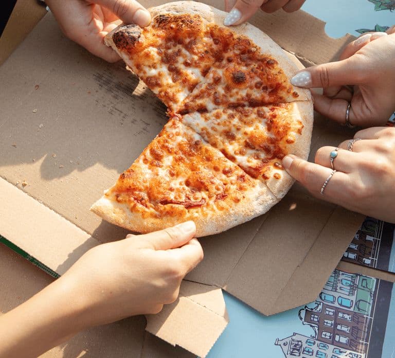 Amsterdam: Pizza Cruise met New York Pizza & Drankjes