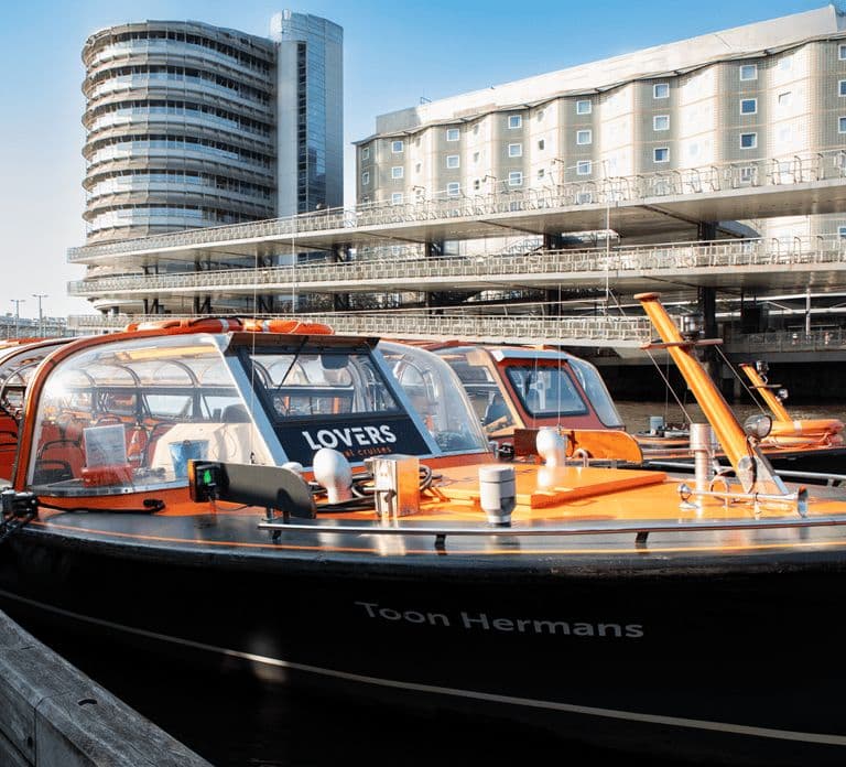 Amsterdam: Pizza Cruise with New York Pizza & Drinks