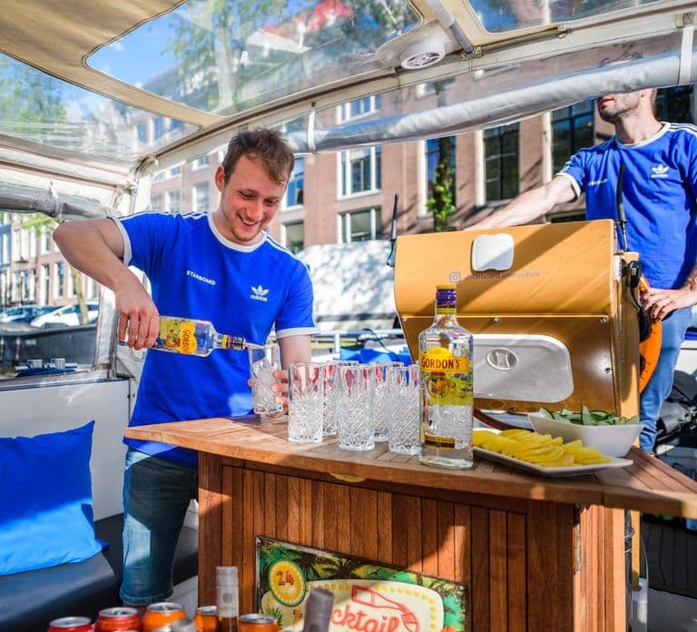 Amsterdam: Privé Canal Booze Cruise met onbeperkte drankjes