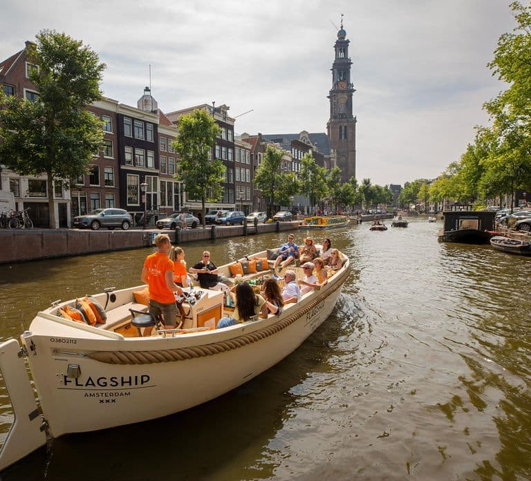 Amsterdam: Private Cruise with Drinks & Pizza or Burger