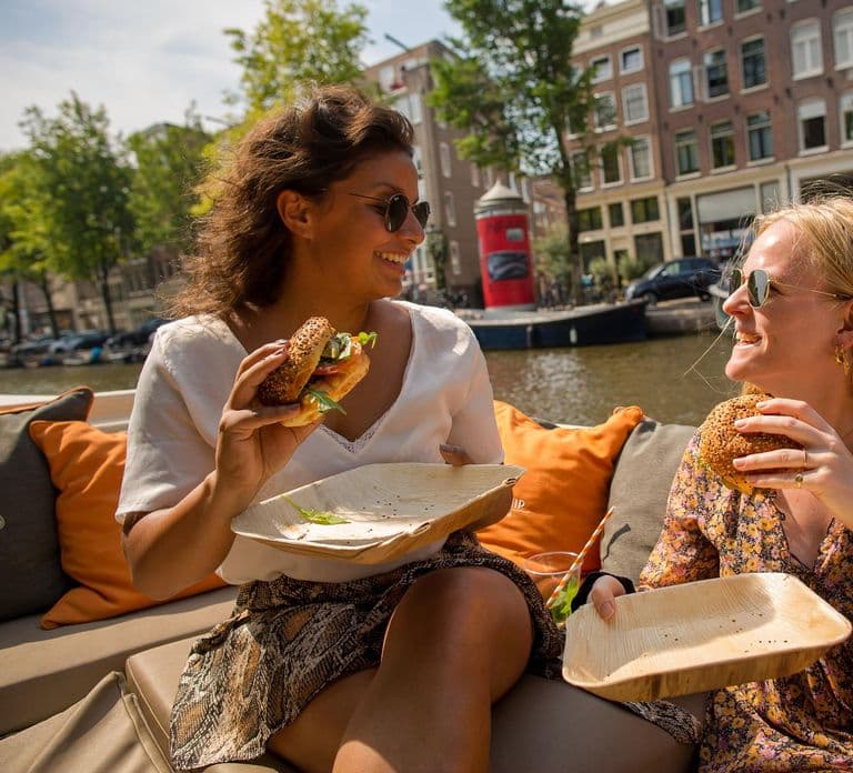 Amsterdã: Cruzeiro Privativo com Bebidas e Pizza ou Hambúrguer