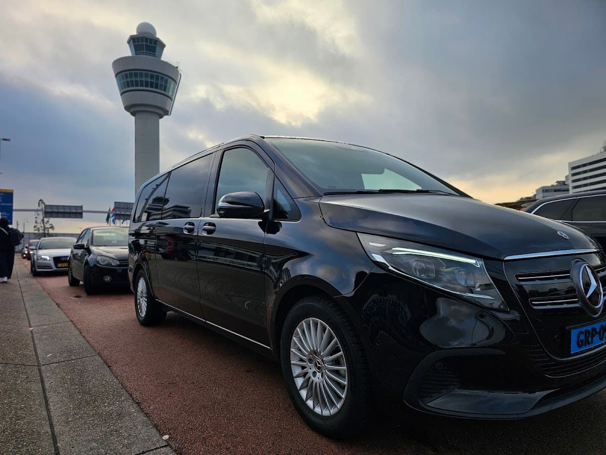Amsterdam: Private Transfer to/from Amsterdam Airport (AMS)