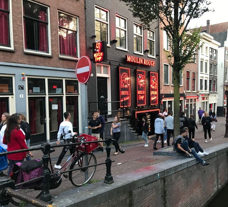 Amsterdam: Red Light District and Local Pub Tour