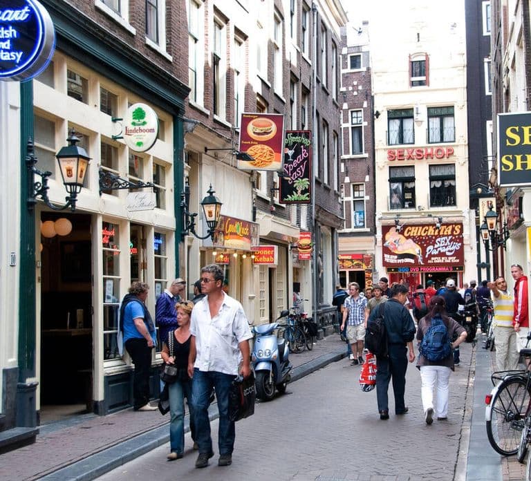 Amsterdam: Red Light District and Local Pub Tour