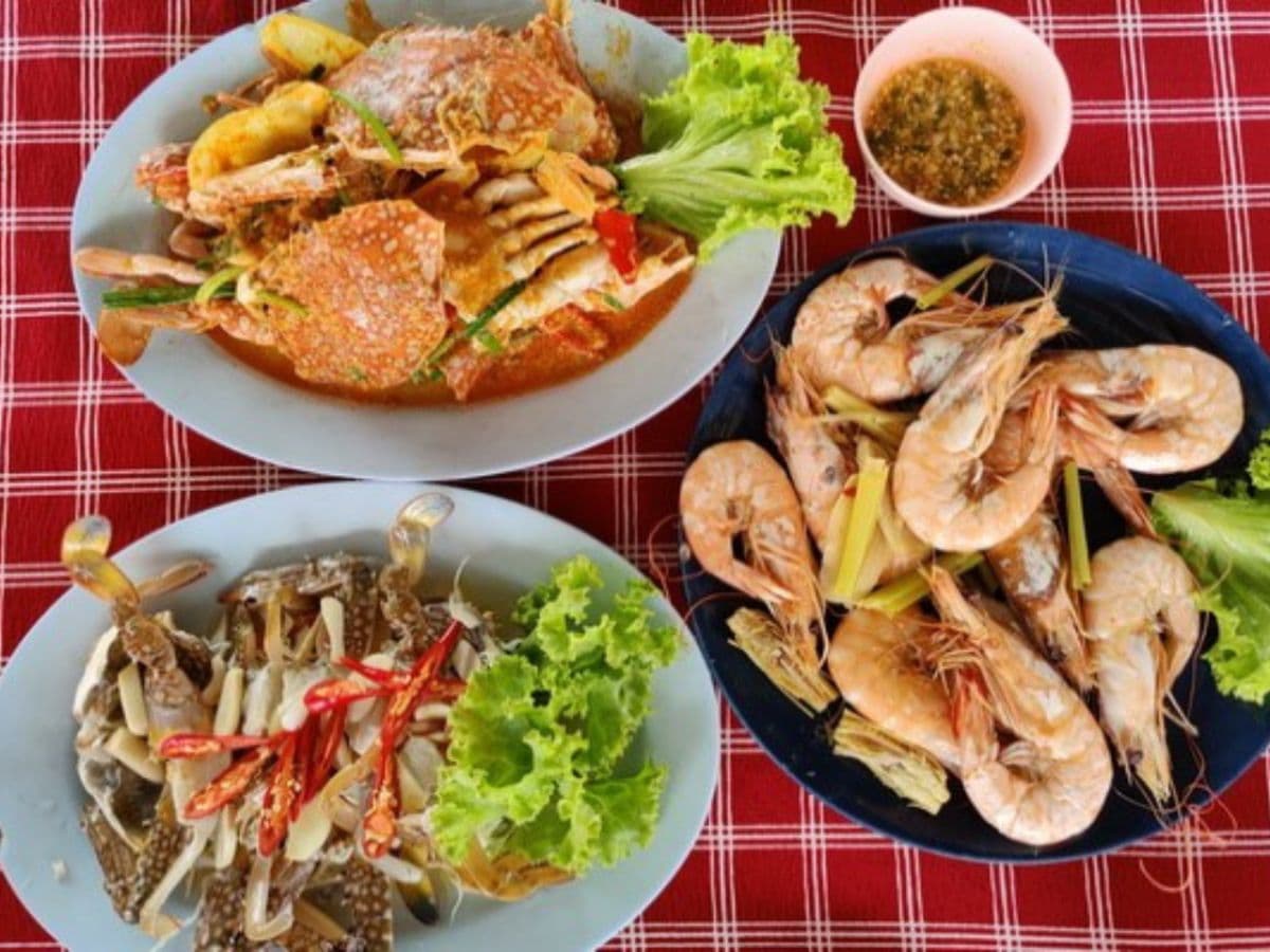 Phuket Sunset and Sea Gypsies Fish Market Tour (Phuket Island 내 왕복 교통편 포함)