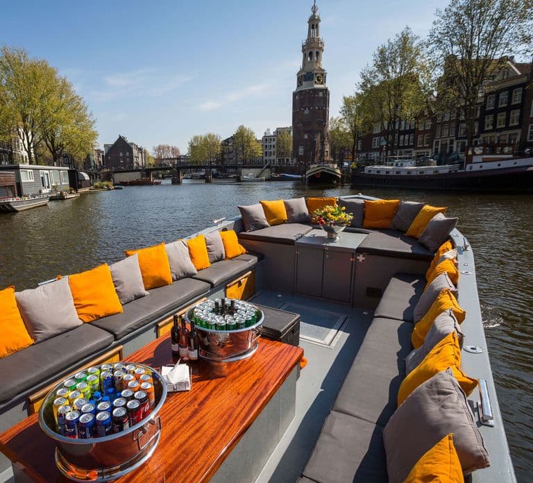 Amsterdam: Red-Light District Pub Crawl and Booze Boat Tour
