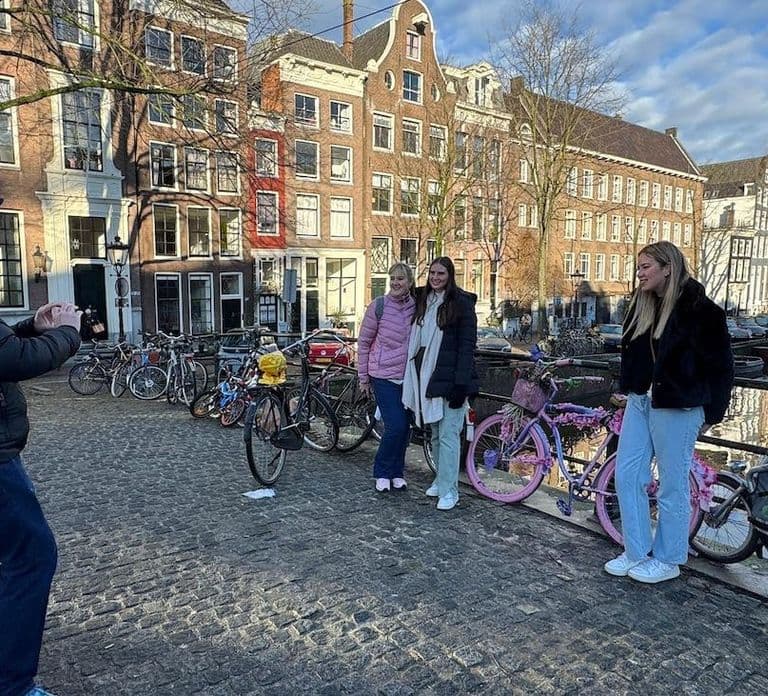 Amsterdam: Small Group Walking Tour with Fun Guide