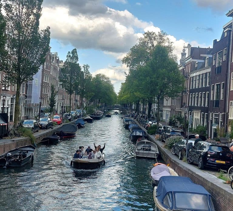 Amsterdam: Small-group Guided Walking Tour (French/English)