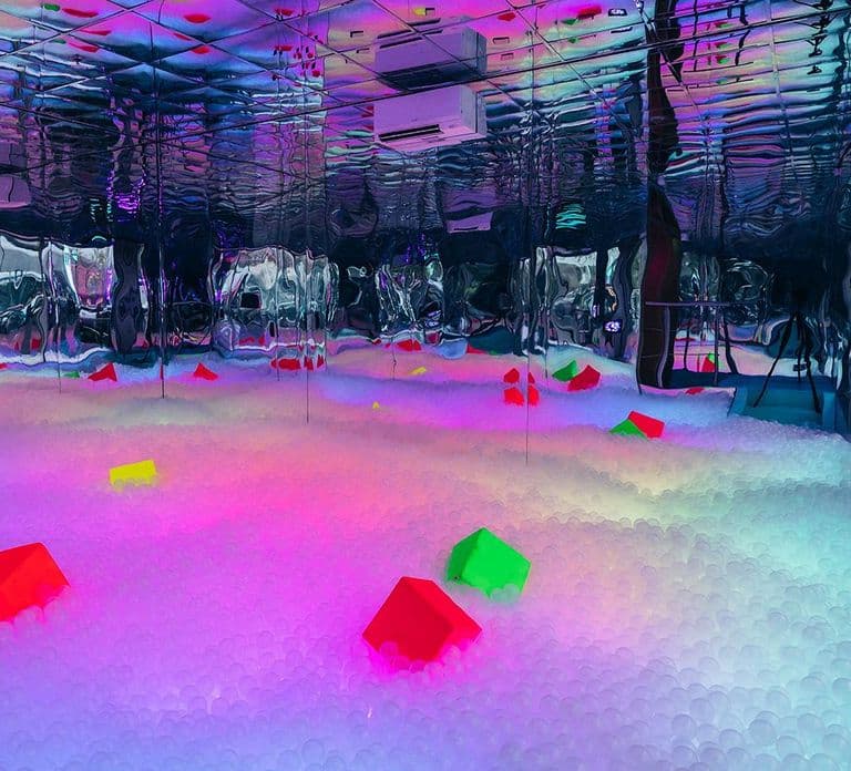 Amsterdam: The All Out - De nummer 1 activity bar