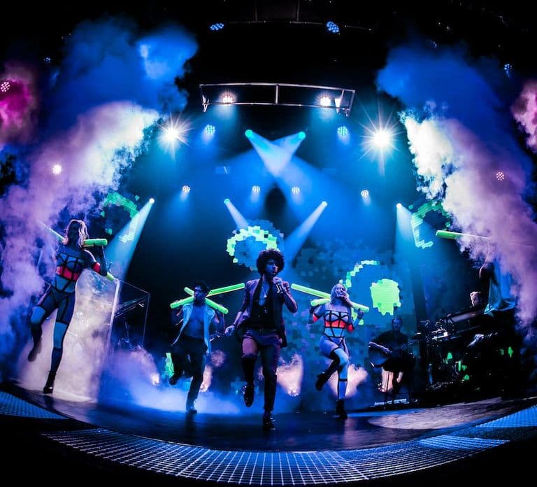 Amsterdã: VEGAS Dinner Show com Menu de 3 Pratos para Compartilhar
