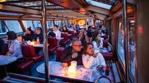 Avondrondvaart door de grachten van Amsterdam met wijn- en kaasoptie