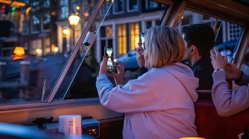 Avondrondvaart door de grachten van Amsterdam met wijn- en kaasoptie