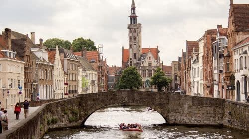 From Amsterdam: Bruges Day Tour in Spanish or English