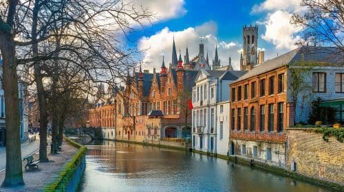 From Amsterdam: Bruges Day Tour in Spanish or English