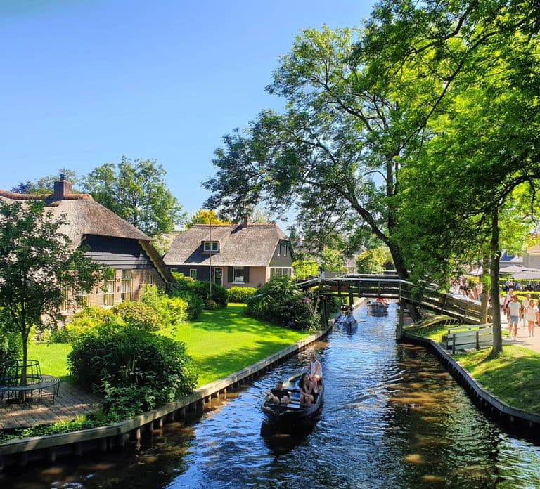 From Amsterdam: Giethoorn Day Trip with Small Electric Boat