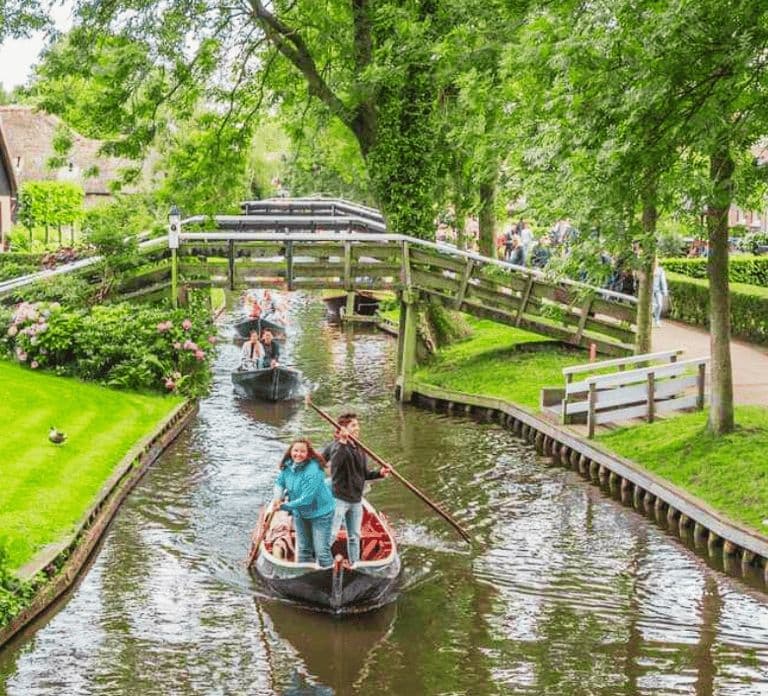 Amsterdam 출발: Giethoorn 가이드 일일 투어 및 운하 크루즈