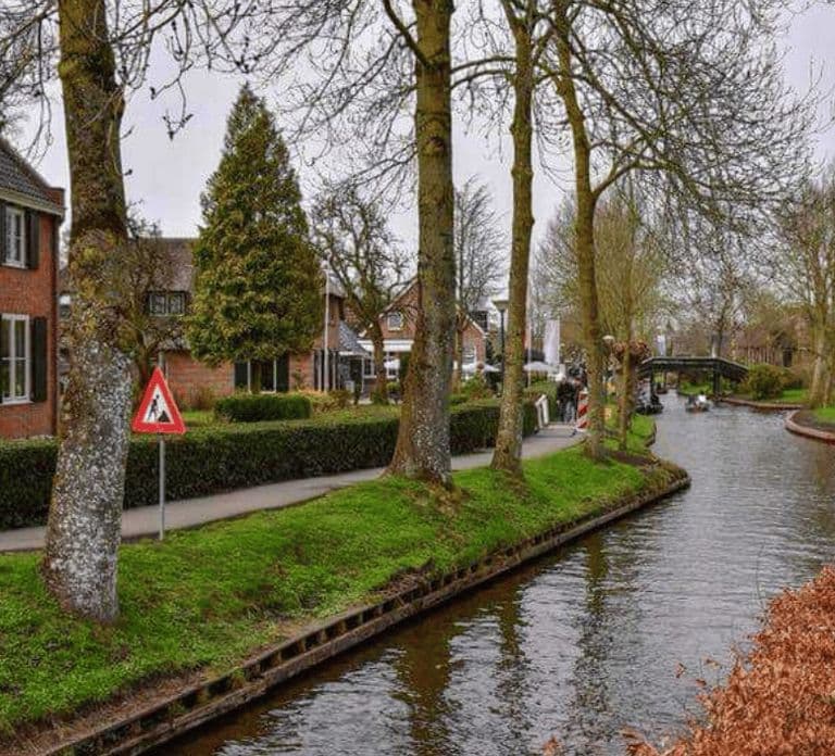 Amsterdam 출발: Giethoorn 가이드 일일 투어 및 운하 크루즈