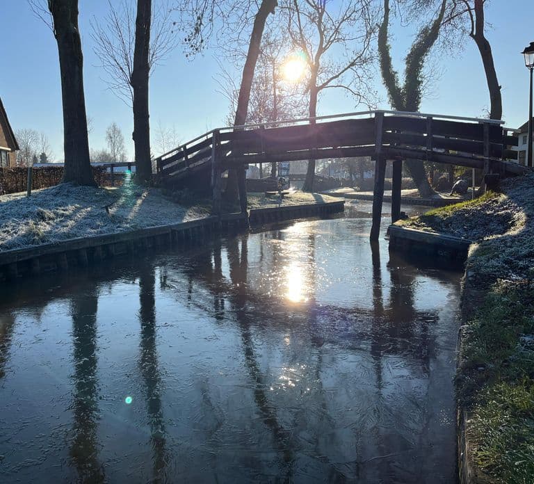 From Amsterdam: Giethoorn Small Group Tour with Boat Ride