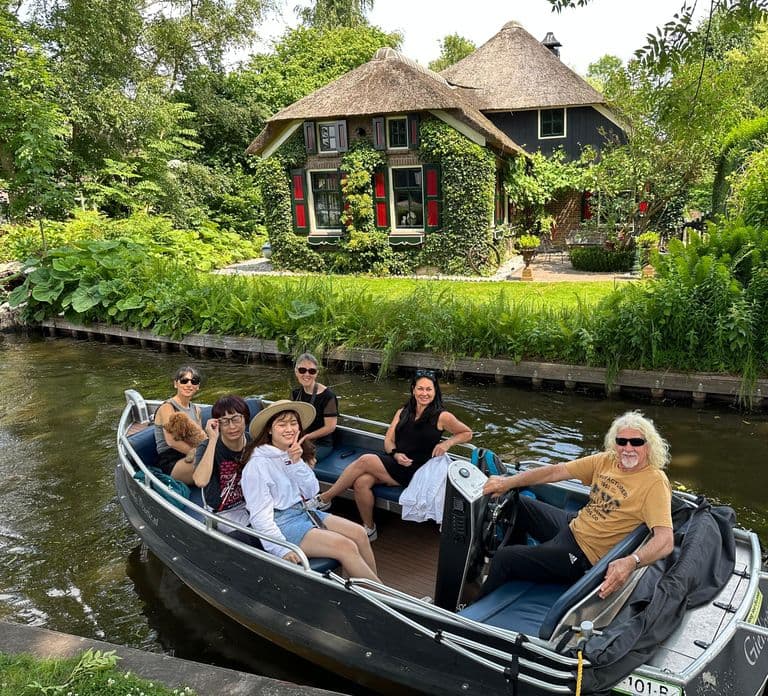 From Amsterdam: Giethoorn Small Group Tour with Boat Ride