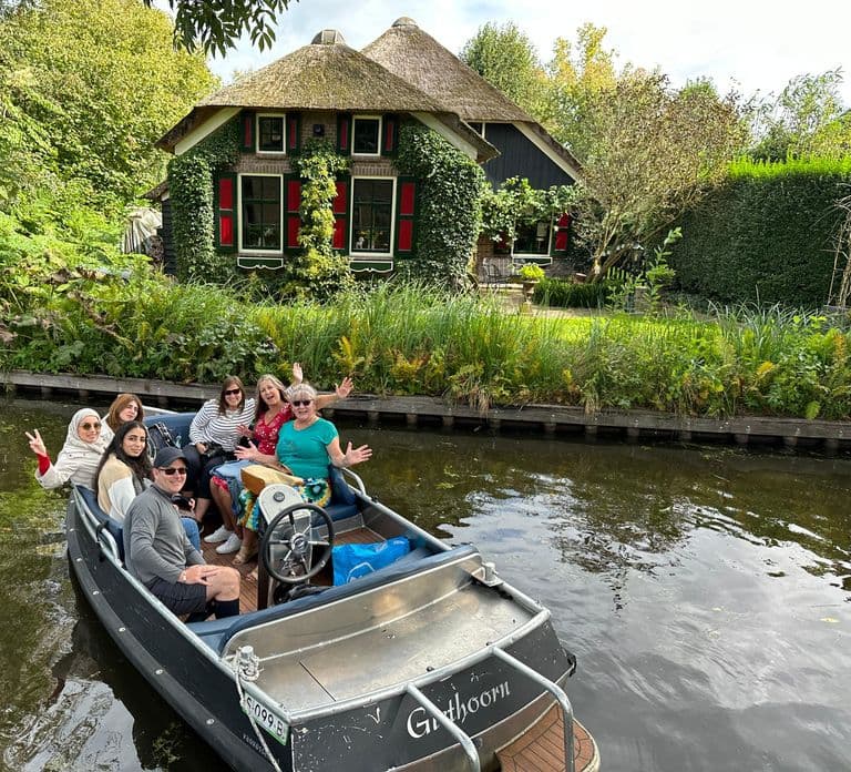From Amsterdam: Giethoorn Small Group Tour with Boat Ride