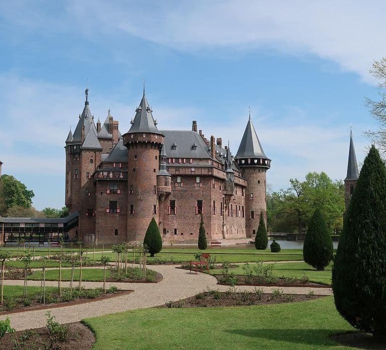 Amsterdam発：MuiderslotとDe Haar Castleツアー