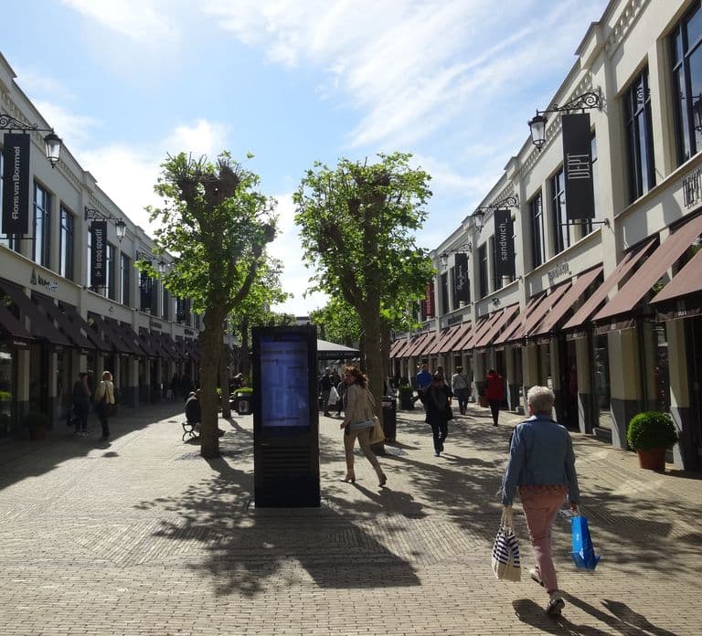 From Amsterdam: Private Day Trip to Fashion Outlet
