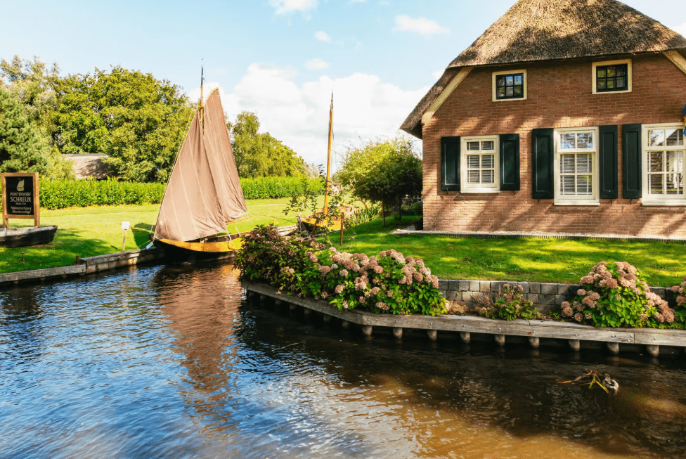 Giethoorn: Sightseeing Boat Tour