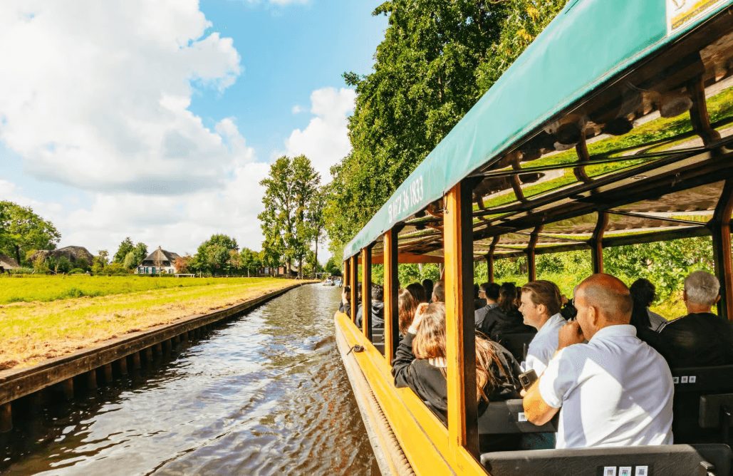 Giethoorn: Sightseeing Boat Tour