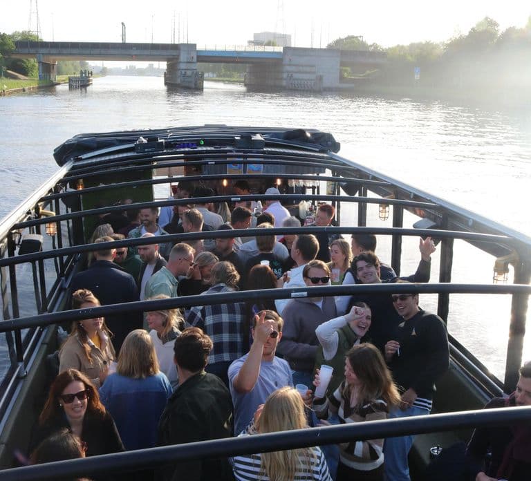 Groningen: 2-hour Booze Cruise with Unlimited Drinks