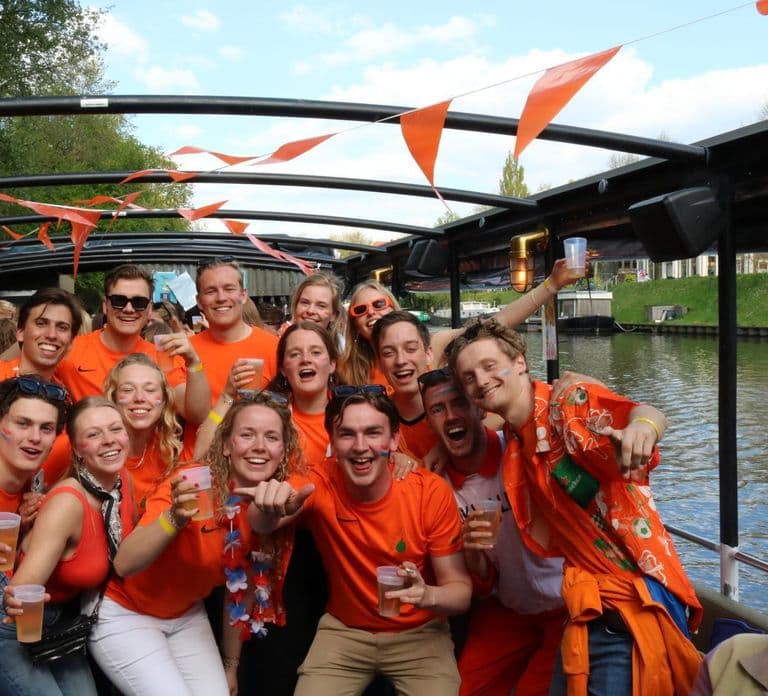 Groningen: 2-stündige Booze Cruise mit unbegrenzten Getränken