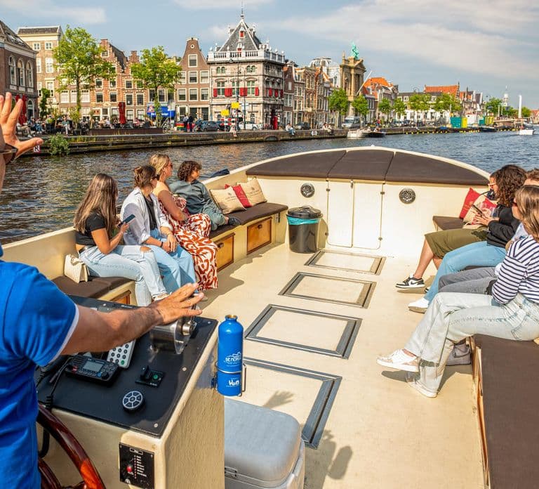Haarlem: Canal tour + Dutch Windmill de Adriaan tour
