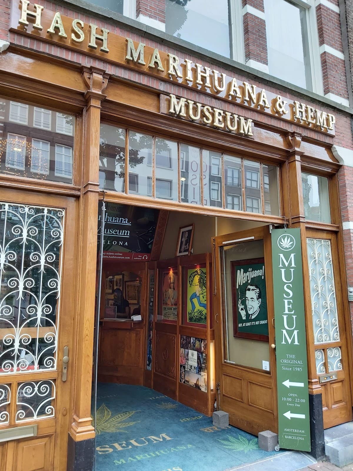 Hash Marihuana & Hemp Museum: Entry Ticket + Audio Guide Day Tours