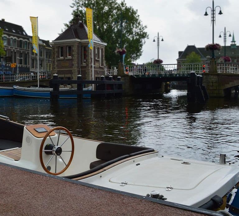 Leiden : Location de bateau électrique (6 pers.)