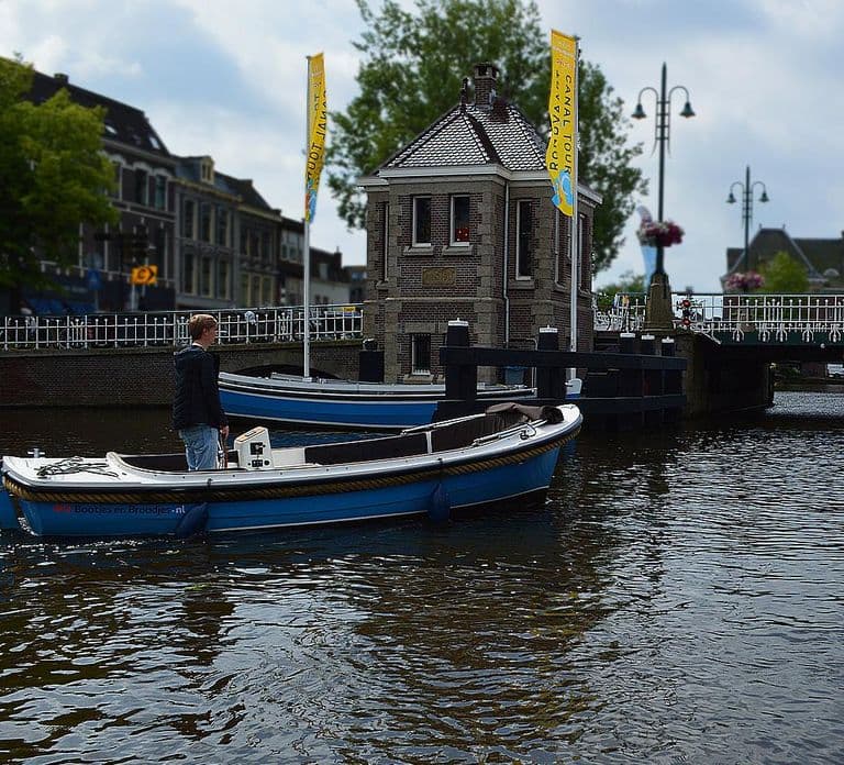 Leiden: Aluguel de barco elétrico (6 pessoas)