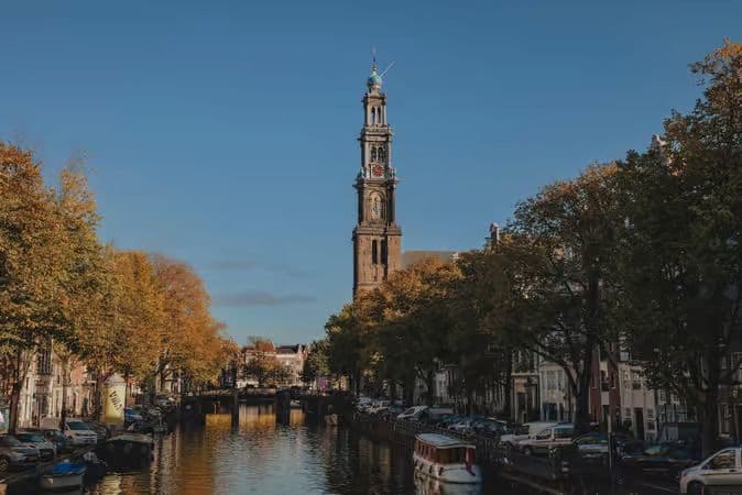 Luxe rondvaart door de grachten met onbeperkt drankjes & hapjes