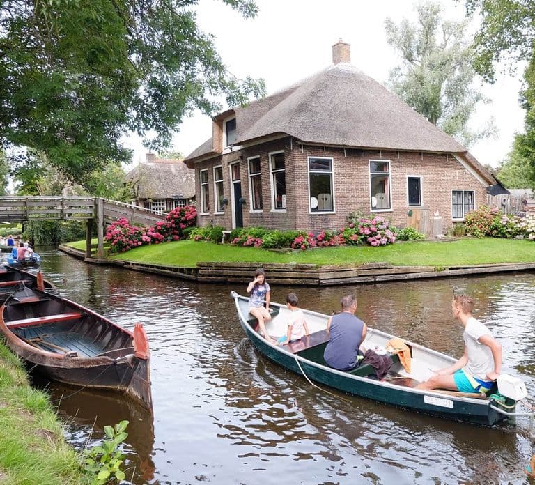 Private CUS Tour: Giethoorn & Windmill Zaanse (영어/광둥어/중국어)