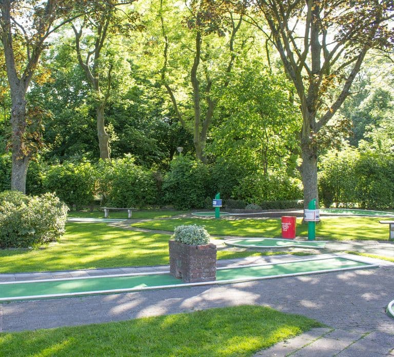 Rotterdam: 18-Hole Mini-Golf Game