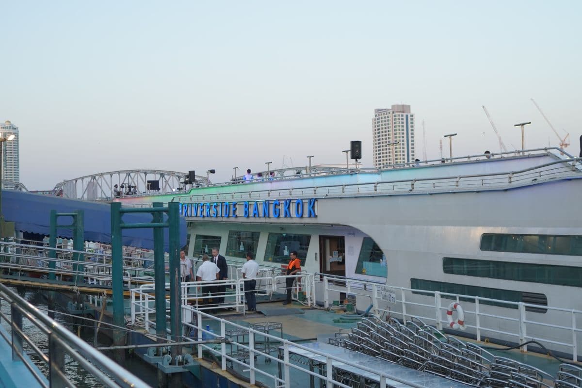 Riverside Carnival Cruise in Bangkok