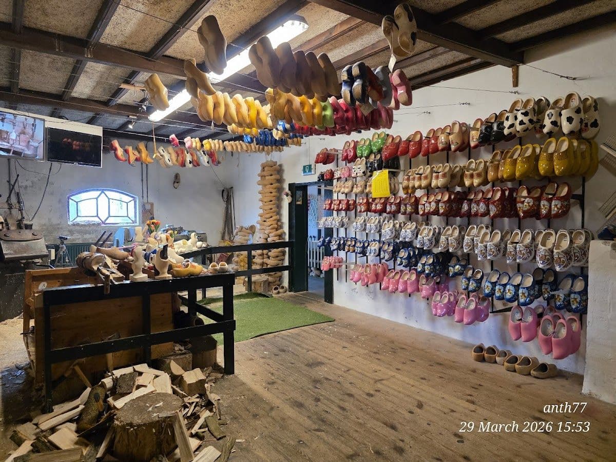 Simonehoeve Cheese Farm and Clog Factory tour with Dutch pastries